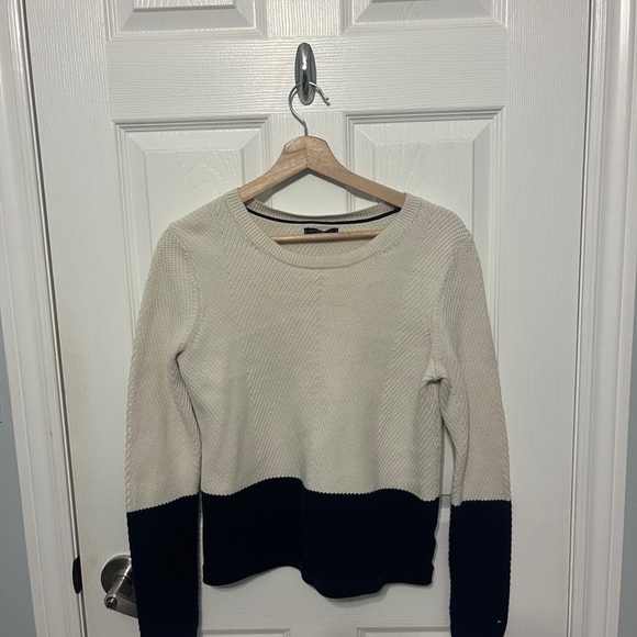 Tommy Hilfiger sweater - Picture 1 of 5
